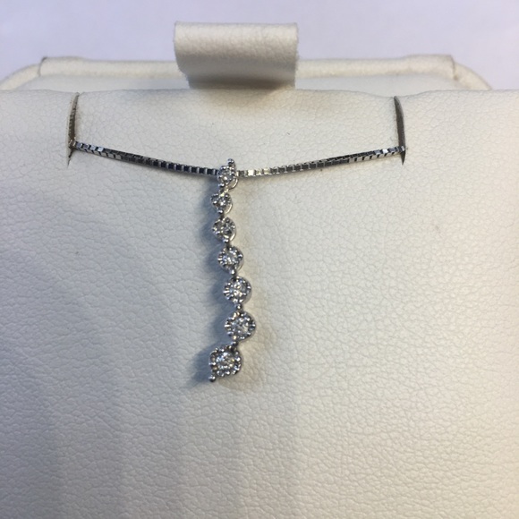 10K white gold journey diamonds pendant - Picture 2 of 4